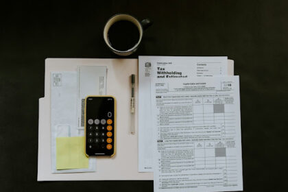 How a QuickBooks-Integrated CRM Simplifies Invoicing and Client Management for Small Businesses