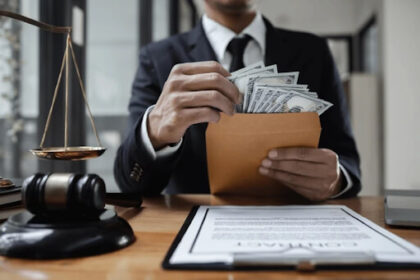 What Factors Determine a Lawyer's Pay?